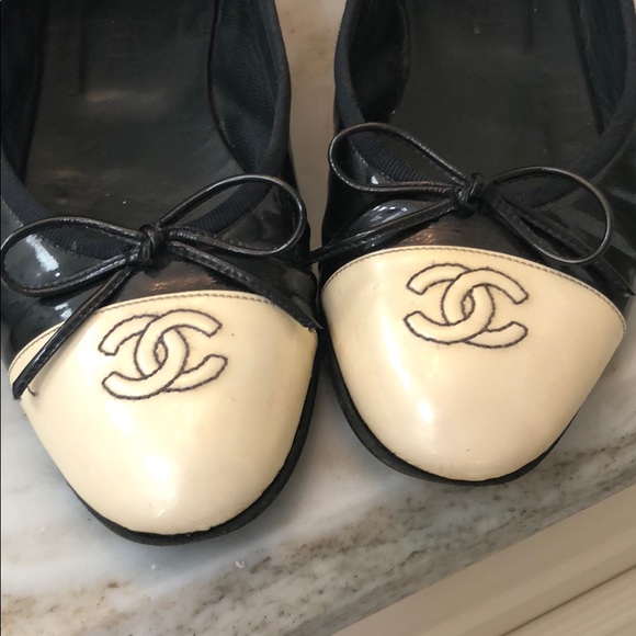 Chanel Classic CC Flats! - Picture 2 of 9
